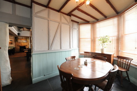 The-Wayfarer-Inn-Bar-03